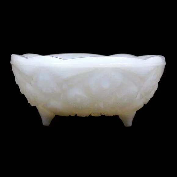 McKee Toltec Milk Glass 7" 3-Toed Footed Bowl Vintage Decorative Tableware - Picture 2 of 5